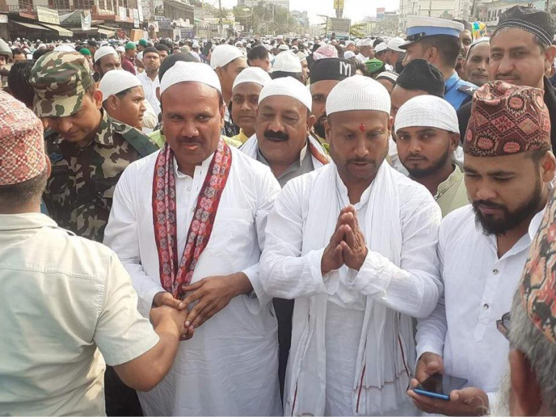 नेपालगञ्जमा इदको उल्लास, मेयरका उम्मेदवारहरू शुभकामना दिँदै भोट माग्दै (तस्वीरहरू)